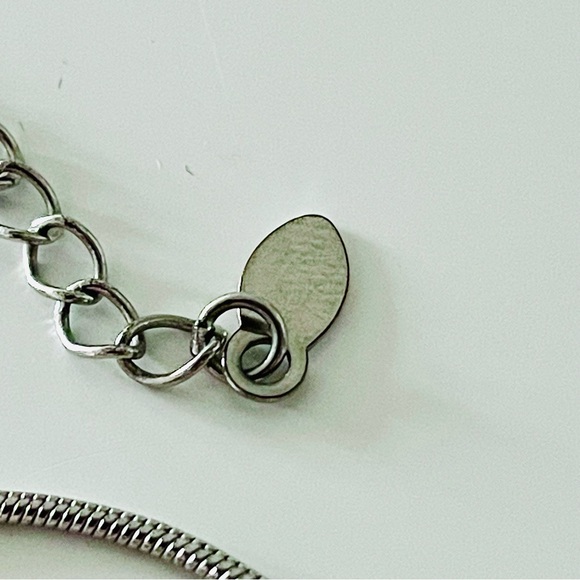 ARTISTRY Limited Edition Austrian Crystal Necklace & Earrings Set | Mid-2000s - Picture 6 of 7